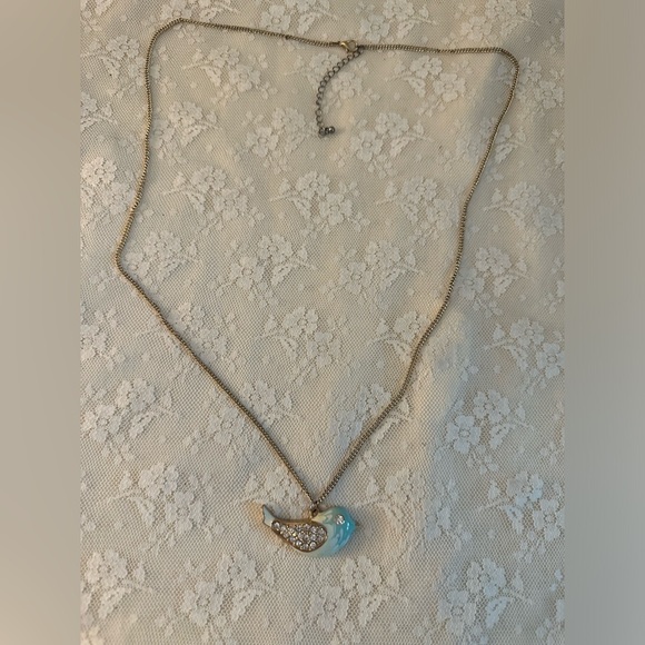 Jewelry - Elegant Blue Bird Pendant Necklace Gold Tone Necklace